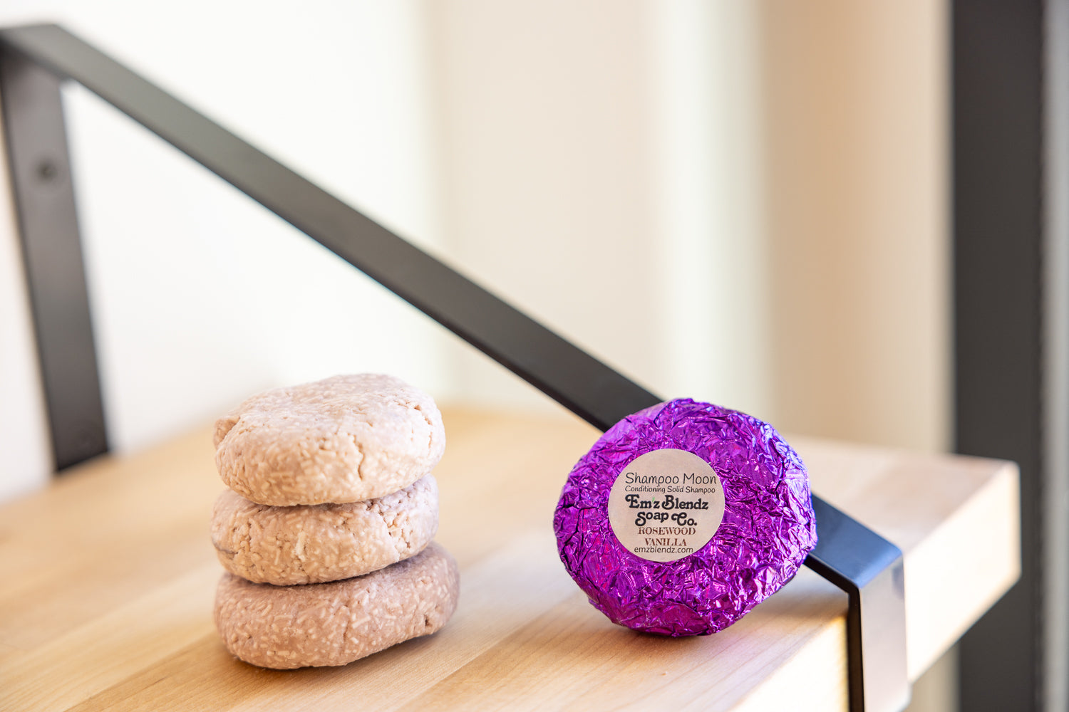 Solid shop shampoo bar