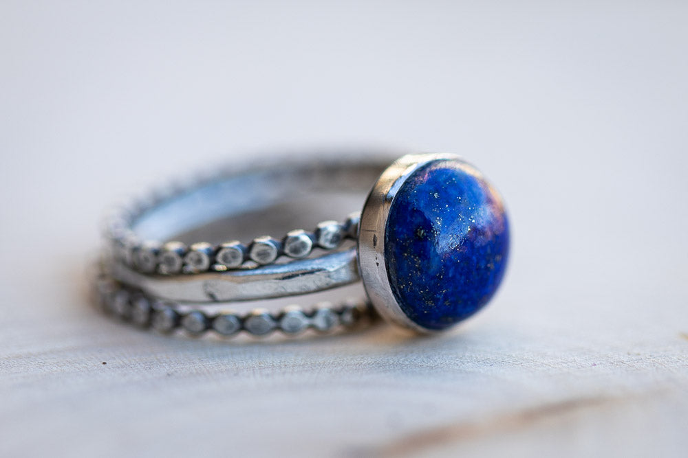 Golden lapis lazuli ring KOS - OMYOKI ethical jewelry